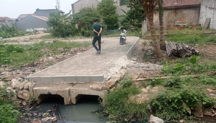 Terkesan Asal..! Warga Sempat Stop Proyek Kawasan Kumuh Jombang, Ahli Waris: Udah Dikasih Hibah 2 Meter Malah Ngambil Sampai 3,5 Meter!