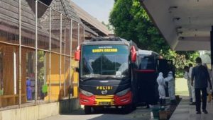 bus-pengangkut-48-warga-klaten-positif-corona-ke-asrama-haji-donohudan-yang-diberangkatkan-dari-gor-gelarsena_169