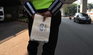 Aksi Kocak Emak-emak di Palembang: Pura-pura Beli Kulkas Saat Kepergok Lawan Arus bxltluvwxtemdehqnb
