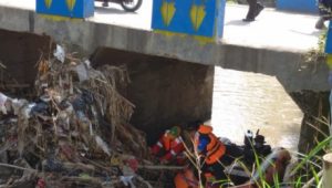 Pj Bupati Bekasi Instruksikan DLH Pantau Pencemaran Limbah Pabrik di Kali Sadang