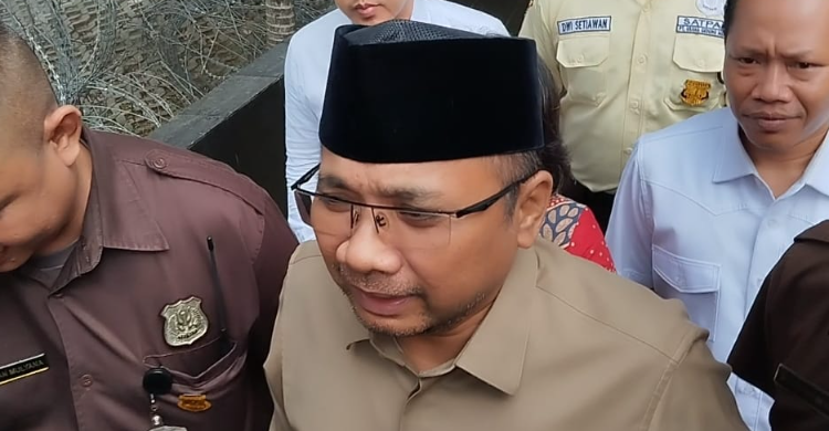 dicegah kpk eks menag yaqut pastikan patuhi proses hukum
