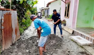 Prihatin Dengan Warga Masyarakat Korban Banjir, SMSI Bantu Puluhan Sak Semen dan Sirtu Untuk Beton Jalan