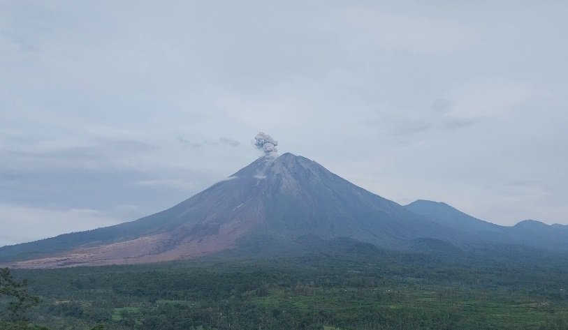 erupsi gunung semeru sXv large