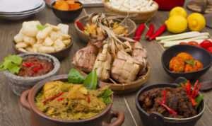 Bukan Cuma Opor dan Rendang, Indonesia Ternyata Punya 165 Hidangan Khas Lebaran! espzuxcevbpyknof