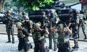 Pastikan Siaga di Hari Libur, Kasal Muhammad Ali Inspeksi Langsung Pertahanan Udara Korps Marinir fec bf bc cfad