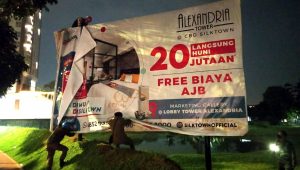 Langgar Perda, Satpol PP Tangsel Tertibkan Reklame Non Permanen Tak Miliki Ijin. Oki: Kita Akan Panggil Pemiliknya!