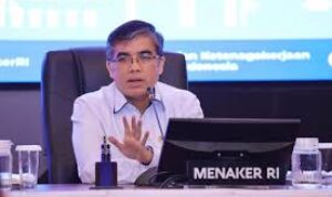 UMP 2026 Tetap Naik Meski Ekonomi Minus, Menaker: Tidak Ada Istilah Upah Turun images ()