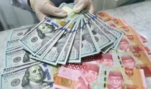 Dolar AS Mulai Tertekan, Rupiah Menguat 104 Poin: Apa yang Bakal Terjadi Senin? images ()
