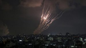 Teriak dan Tangis Warga! Serangan Udara Israel Ke Gaza Datang Bertubi-tubi, Malam Mencekam