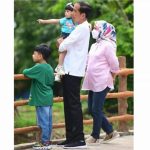 Bersama Cucu! Jokowi-Jan Ethes Blusukan di Solo Safari, Manfaatkan Cuti Bersama Imlek