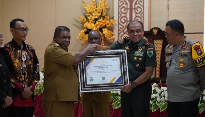 Kodam Kasuari Terima Penghargaan Dengan Keandalan Kualitas Data Laporan Keuangan Pemerintah Pusat Tingkat UAPPAW