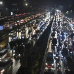 Ketimbang Jual di Dalam Negeri, Selalu Bikin Macet Parah! Jokowi Mau : Perusahaan Otomotif Jual Mobil di LN