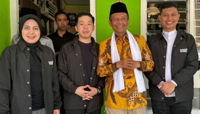 Tiga Juru Bicara Muda Mendampingi Prof. Mahfud MD di Pondok Pesantren Cijantung Ciamis
