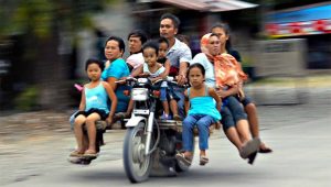 Kendaraan Umum Tradisional Paling Unik Adanya Di Filipina, Bisa Nampung 10 Penumpang