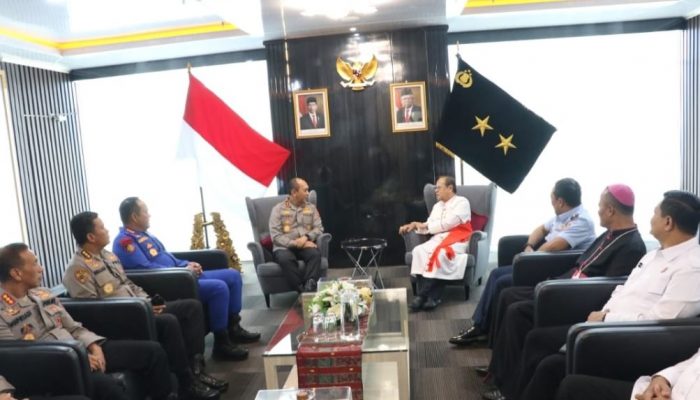 Kunjungan Pastoral Kardinal Suharyo ke Lingkungan TNI-Polri di Palembang
