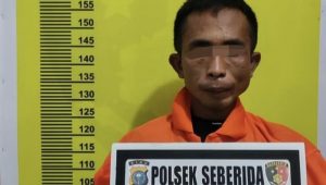 pelaku-setelah-diamankan-di-polsek-siberida_169
