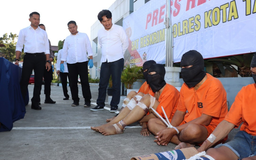 pembunuh sopir taksi online ditangkap personel gabungan polr zngh