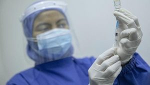penyuntikan-vIlustrasi vaksin virus corona aksin-covid-19-tenaga-kesehatan-19_169