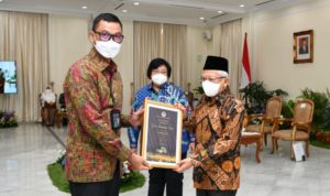 Darmawan Prasodjo Terima Penghargaan Green Leadership, PLN Jadi Perusahaan Paling Hijau Sepanjang Sejarah Indonesia