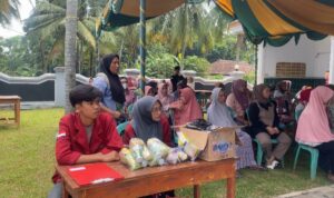 KKM 63 UNIBA Beri Santunan Anak Yatim di Sukajadi Carita