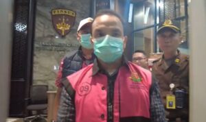 Tim Penyidik pada Jaksa Agung Muda Bidang Tindak Khusus menetapkan dan menahan empat orang tersangka dalam perkara dugaan tindak suu JPG
