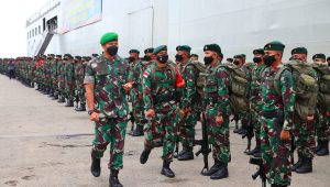 Pangdam VI/Mulawarman Sambut Kepulangan Prajurit Satgas Pamtas Mobile Yonif Raider 613/Raja Alam di Balikpapan