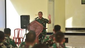 Mayor Jenderal TNI (Mar) Widodo Dwi Purwanto Bekali Peserta Lattap Danyon Table Equipment