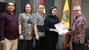 Yayasan Universitas Moestopo Berikan Penghargaan pada Cicit Pahlawan Nasional